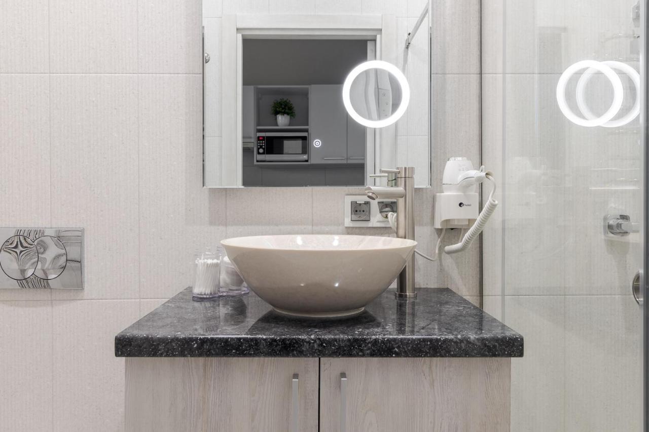 リヴィウLuxury Flat In Downtown 2アパートメント エクステリア 写真