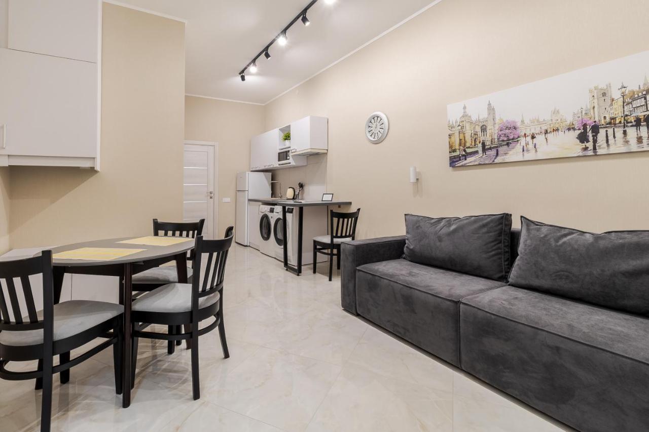 リヴィウLuxury Flat In Downtown 2アパートメント エクステリア 写真