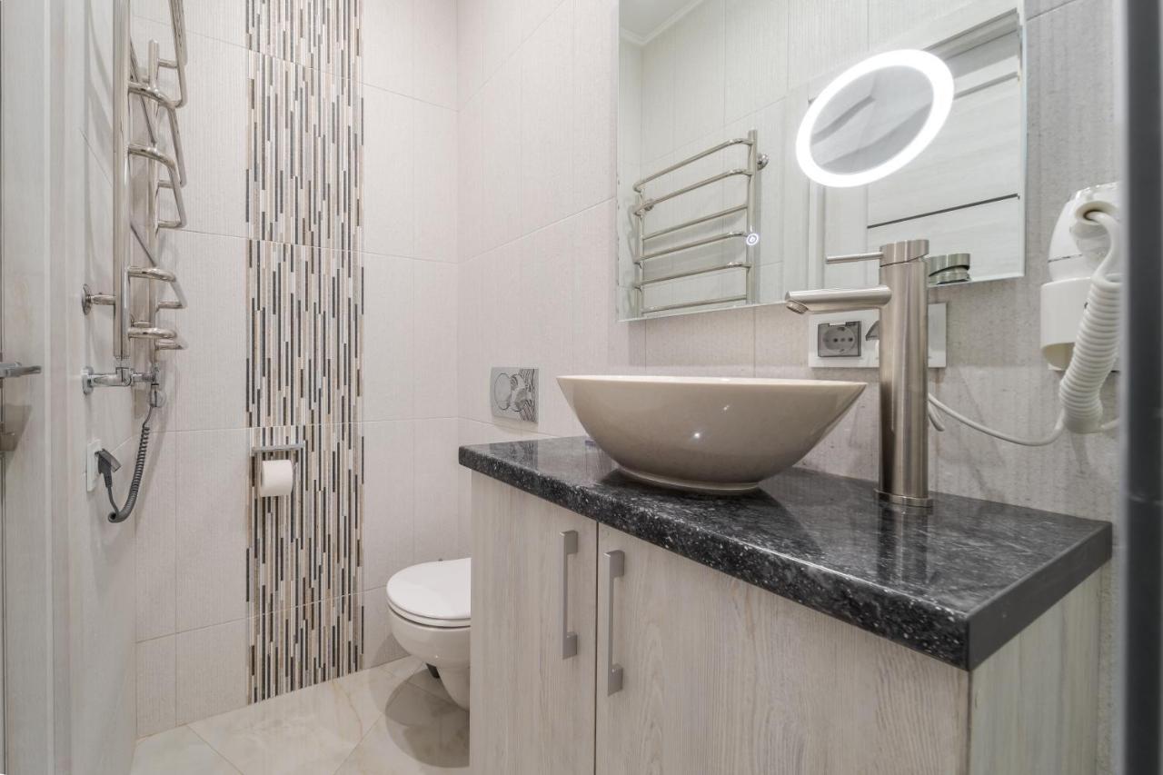 リヴィウLuxury Flat In Downtown 2アパートメント エクステリア 写真