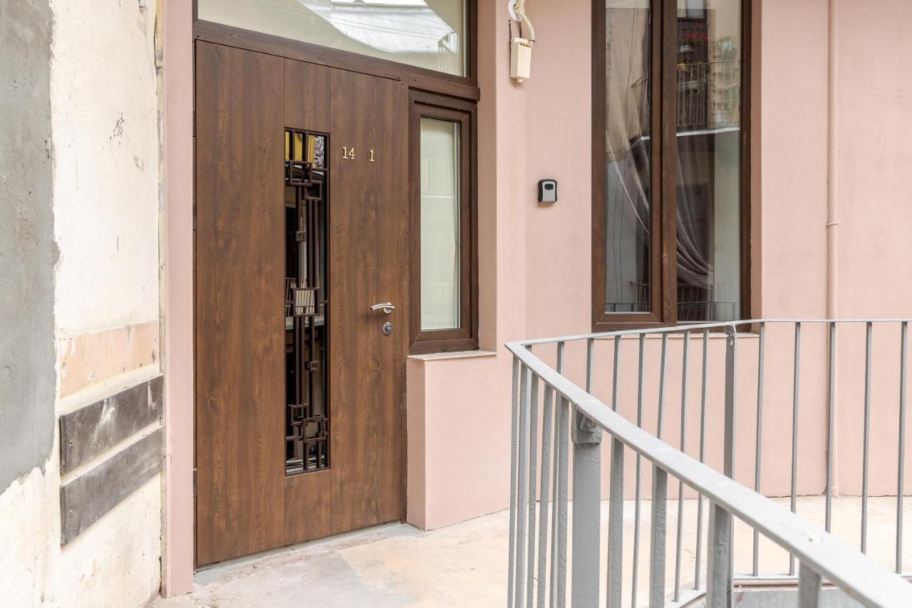 リヴィウLuxury Flat In Downtown 2アパートメント エクステリア 写真