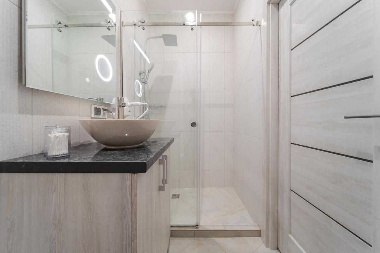 リヴィウLuxury Flat In Downtown 2アパートメント エクステリア 写真
